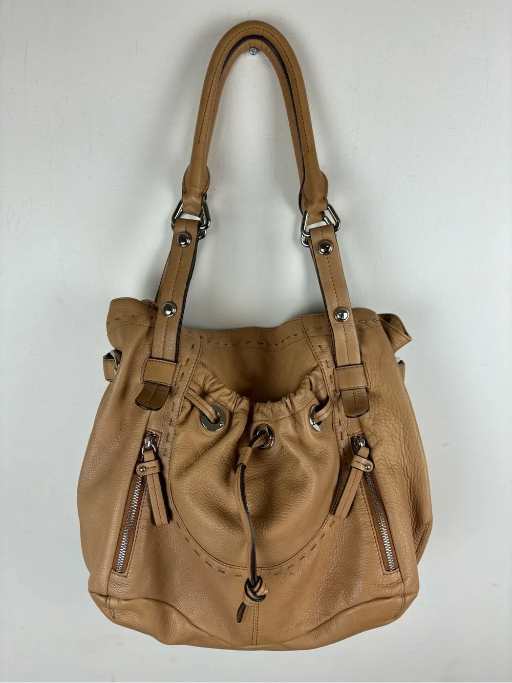 B Makowsky Leather Slouchy Hobo Shoulder Bag in Tan/Camel Shade